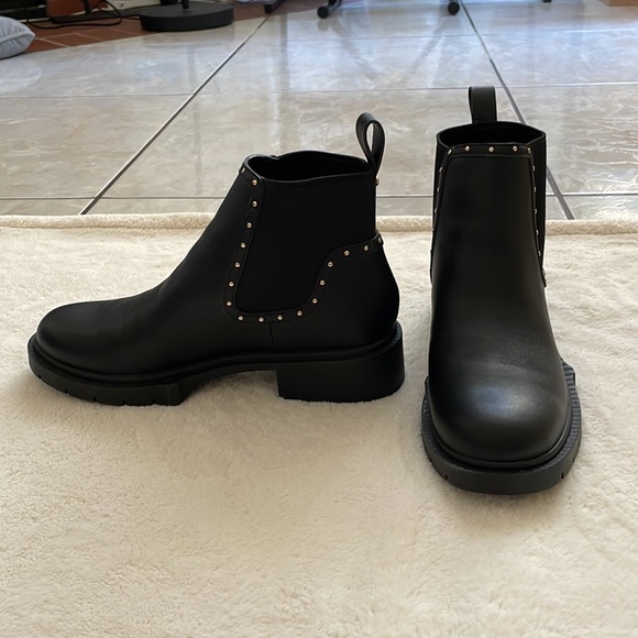 Shoes - Picture 2 of 5